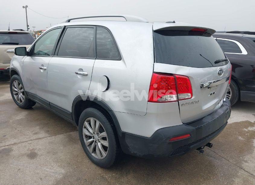 Photo 3 of 2011 Kia Sorento EX V6 (VIN 5XYKUDA27BG133579)