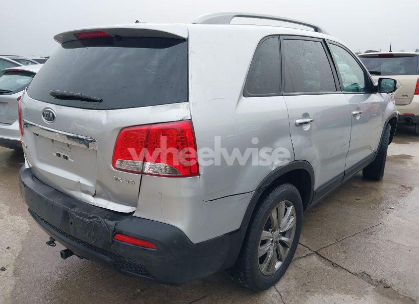 Photo 4 of 2011 Kia Sorento EX V6 (VIN 5XYKUDA27BG133579)