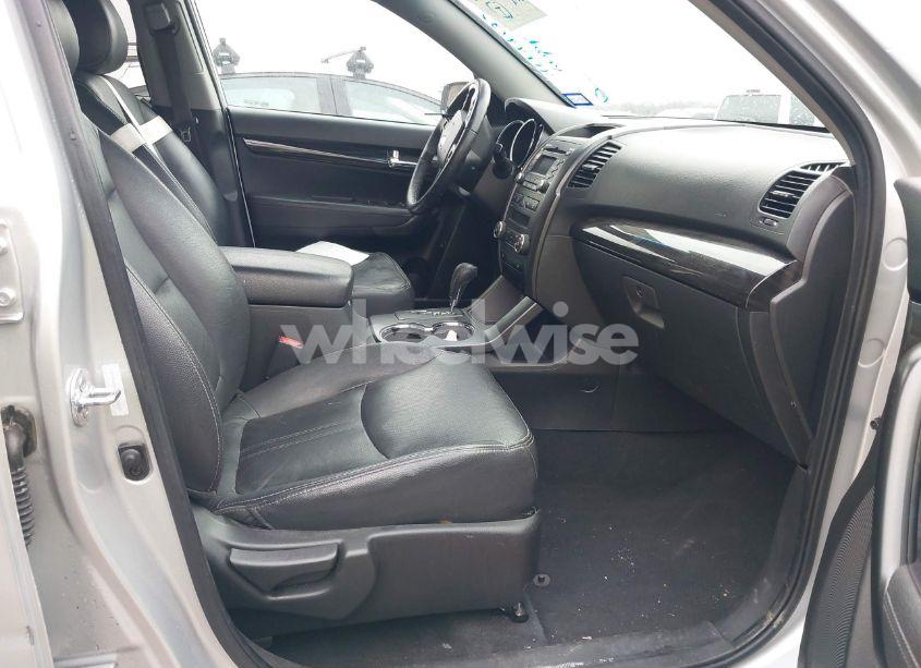 Photo 5 of 2011 Kia Sorento EX V6 (VIN 5XYKUDA27BG133579)