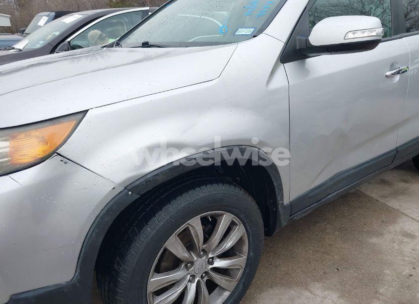 Photo 6 of 2011 Kia Sorento EX V6 (VIN 5XYKUDA27BG133579)