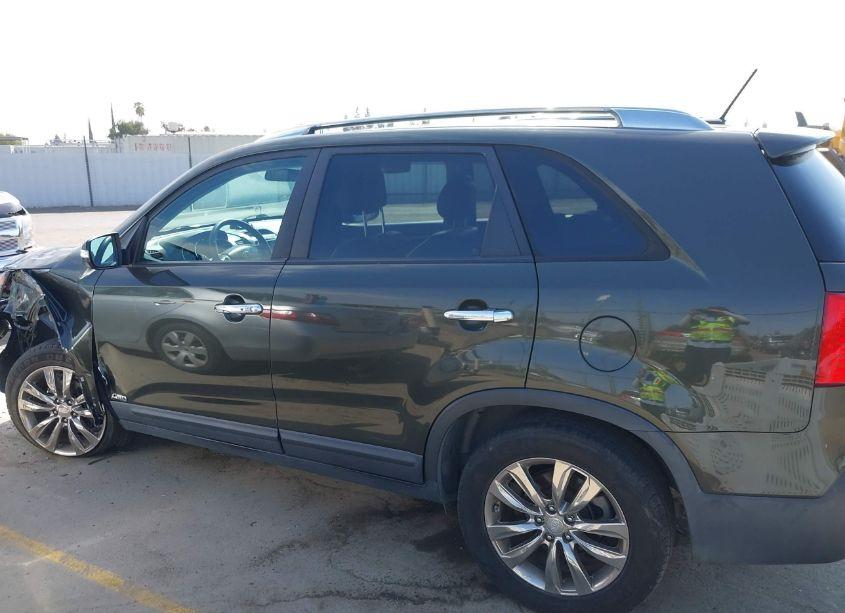 Photo 14 of 2011 Kia Sorento EX V6 (VIN 5XYKUDA27BG142041)