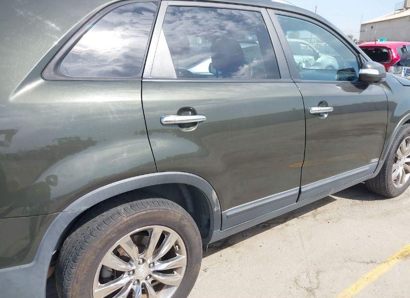 Photo 19 of 2011 Kia Sorento EX V6 (VIN 5XYKUDA27BG142041)