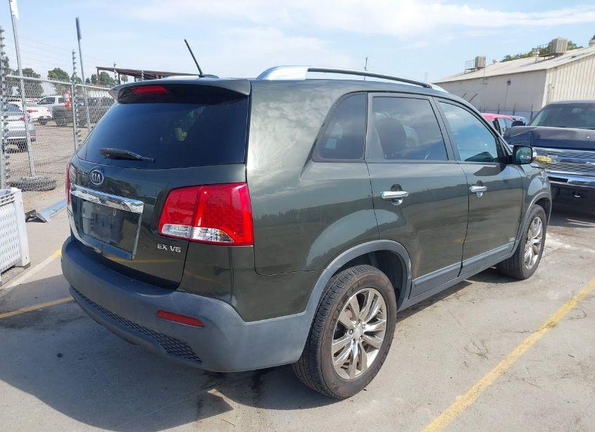 Photo 4 of 2011 Kia Sorento EX V6 (VIN 5XYKUDA27BG142041)