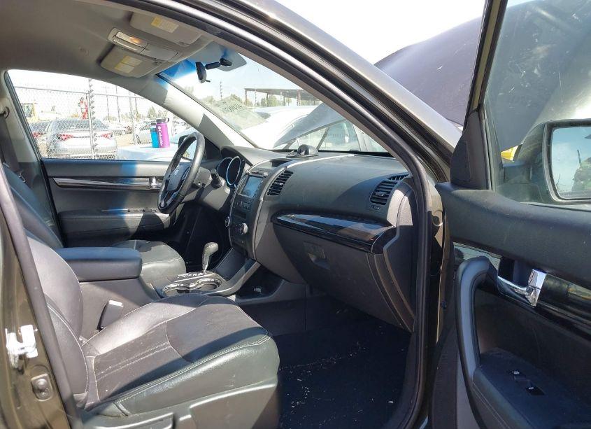 Photo 5 of 2011 Kia Sorento EX V6 (VIN 5XYKUDA27BG142041)