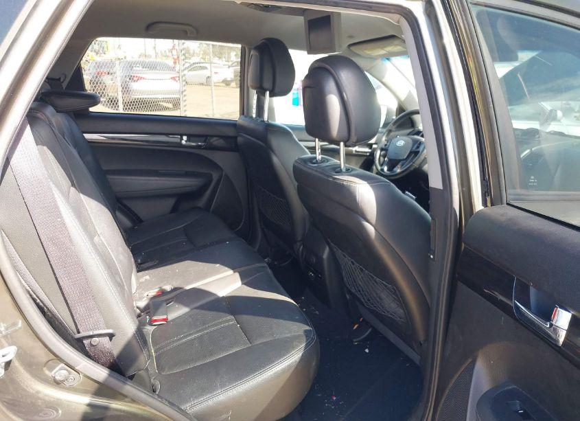 Photo 8 of 2011 Kia Sorento EX V6 (VIN 5XYKUDA27BG142041)