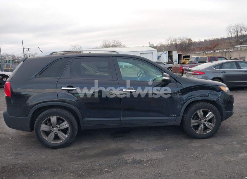 Photo 13 of 2013 Kia Sorento EX V6 (VIN 5XYKUDA27DG413537)