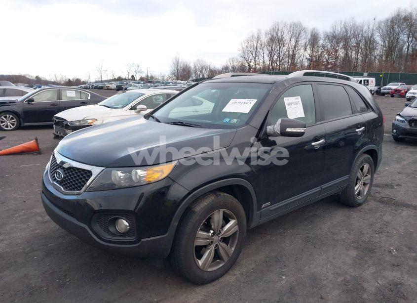 Photo 2 of 2013 Kia Sorento EX V6 (VIN 5XYKUDA27DG413537)