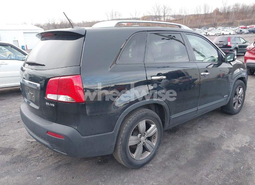 Photo 4 of 2013 Kia Sorento EX V6 (VIN 5XYKUDA27DG413537)