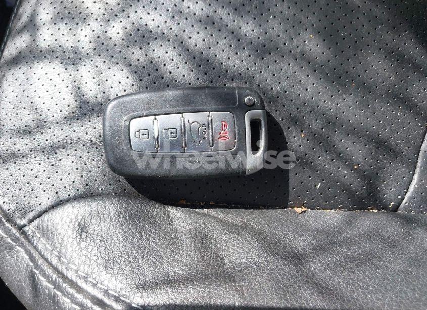 Photo 11 of 2011 Kia Sorento EX V6 (VIN 5XYKUDA28BG023947)