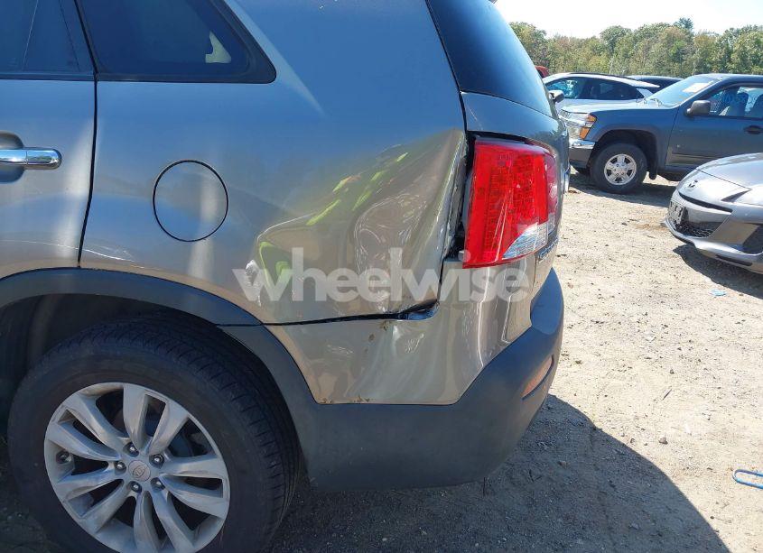 Photo 14 of 2011 Kia Sorento EX V6 (VIN 5XYKUDA28BG023947)