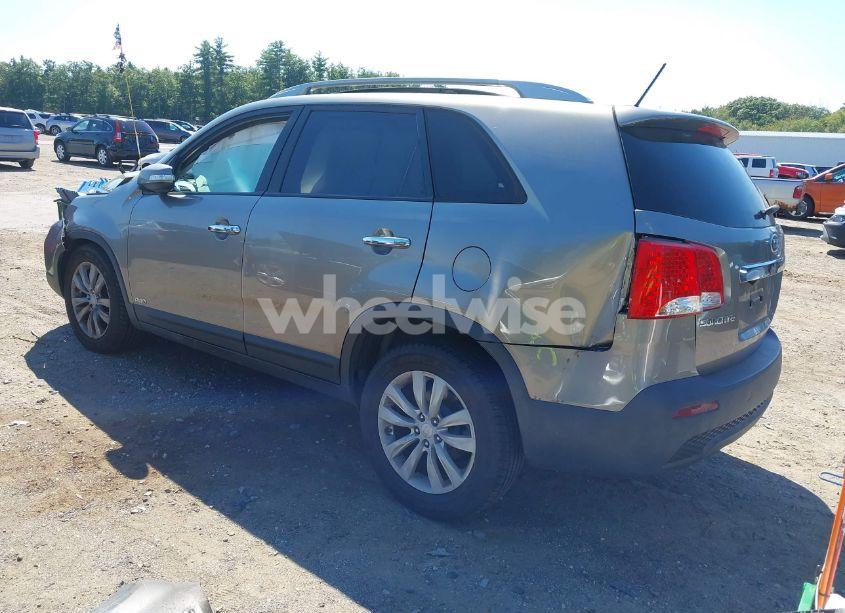 Photo 3 of 2011 Kia Sorento EX V6 (VIN 5XYKUDA28BG023947)