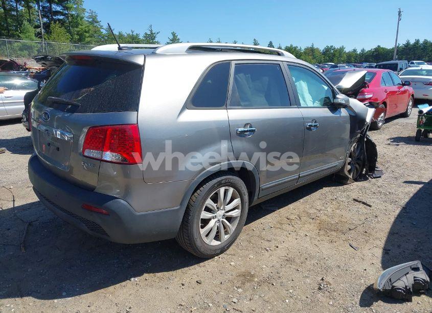 Photo 4 of 2011 Kia Sorento EX V6 (VIN 5XYKUDA28BG023947)