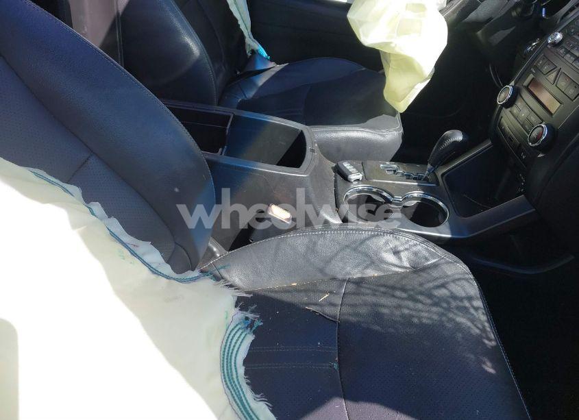 Photo 5 of 2011 Kia Sorento EX V6 (VIN 5XYKUDA28BG023947)