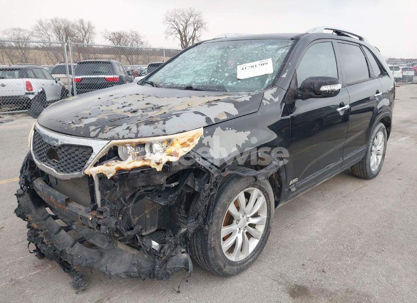 Photo 2 of 2011 Kia Sorento EX V6 (VIN 5XYKUDA28BG064286)