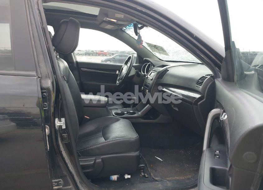 Photo 5 of 2011 Kia Sorento EX V6 (VIN 5XYKUDA28BG064286)