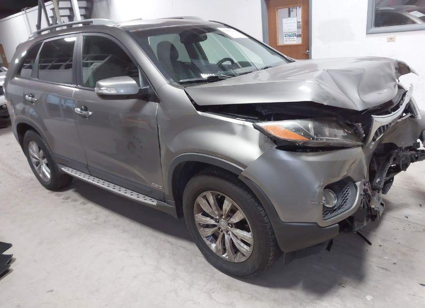 2011 Kia Sorento EX V6 (VIN 5XYKUDA28BG103992) main photo