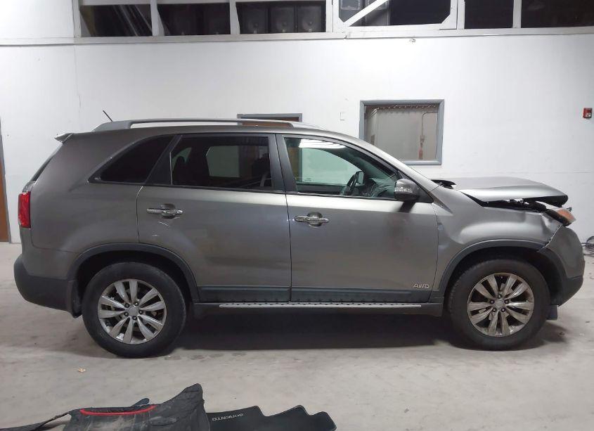 Photo 13 of 2011 Kia Sorento EX V6 (VIN 5XYKUDA28BG103992)