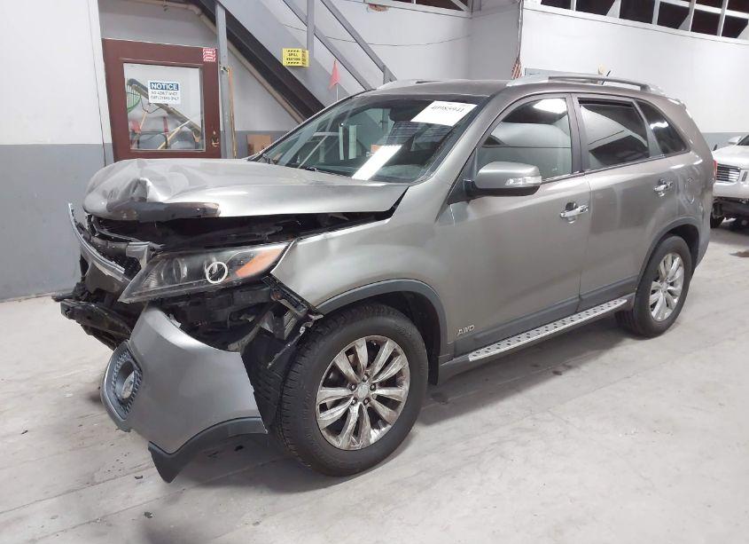 Photo 2 of 2011 Kia Sorento EX V6 (VIN 5XYKUDA28BG103992)