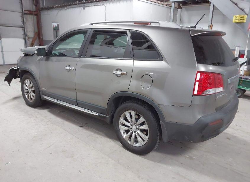 Photo 3 of 2011 Kia Sorento EX V6 (VIN 5XYKUDA28BG103992)