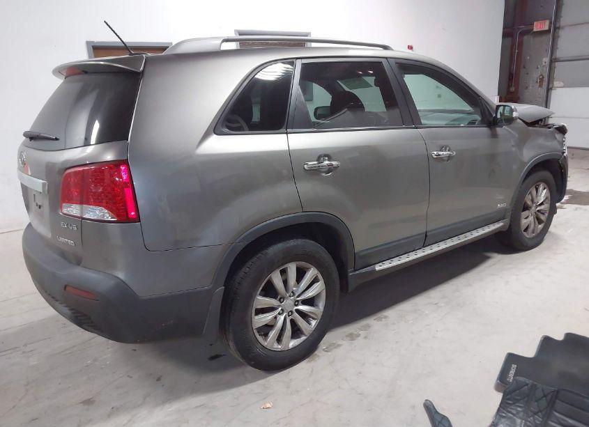 Photo 4 of 2011 Kia Sorento EX V6 (VIN 5XYKUDA28BG103992)