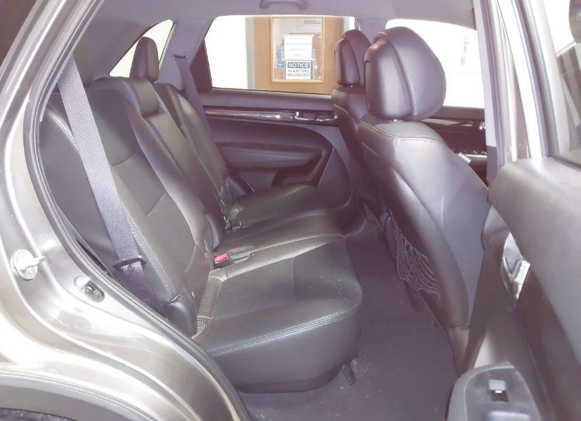 Photo 8 of 2011 Kia Sorento EX V6 (VIN 5XYKUDA28BG103992)