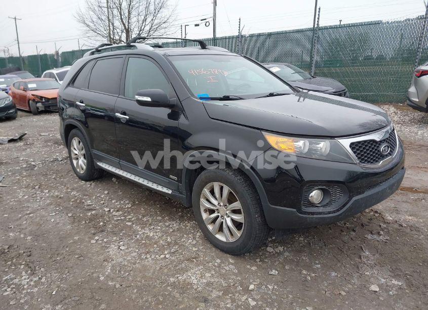 2011 Kia Sorento EX V6 (VIN 5XYKUDA28BG161746) main photo