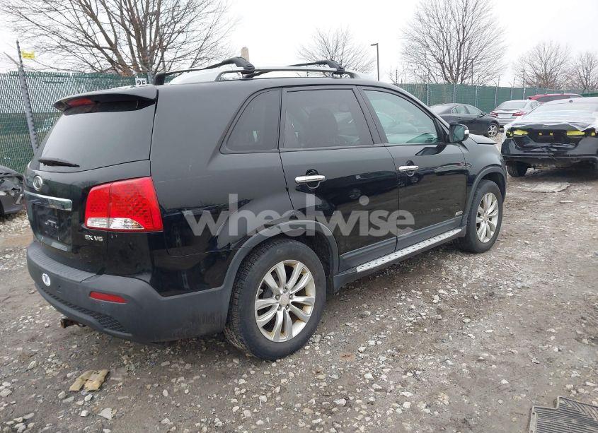 Photo 4 of 2011 Kia Sorento EX V6 (VIN 5XYKUDA28BG161746)