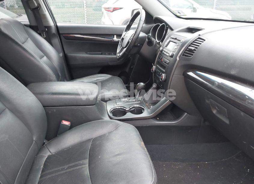 Photo 5 of 2011 Kia Sorento EX V6 (VIN 5XYKUDA28BG161746)