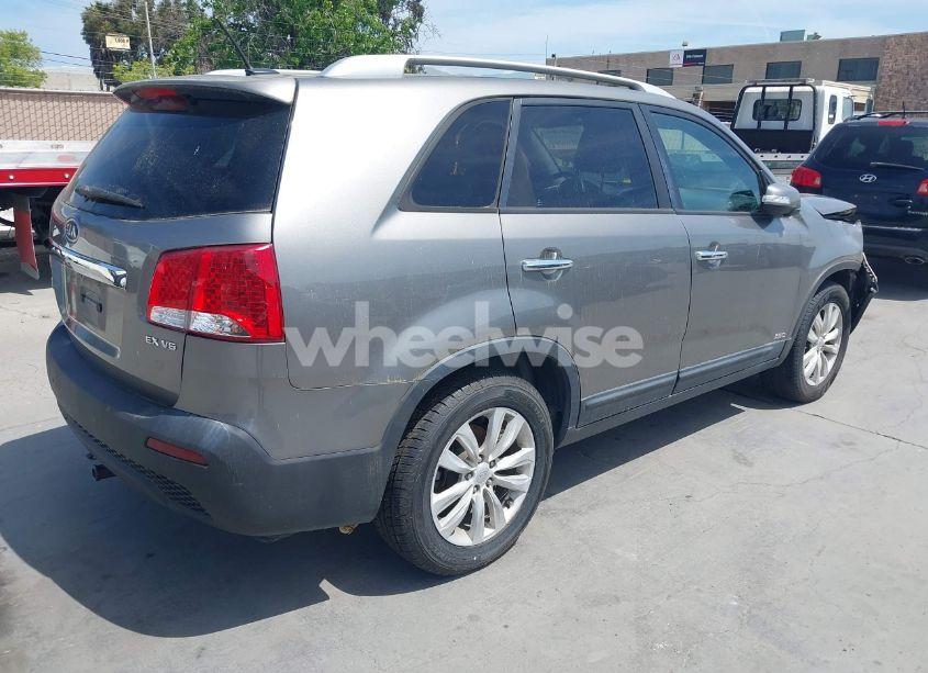 Photo 4 of 2011 Kia Sorento EX V6 (VIN 5XYKUDA29BG055919)