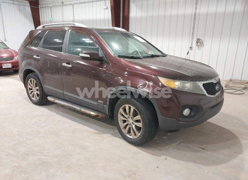 2011 Kia Sorento EX V6 (VIN 5XYKUDA29BG062675) main photo