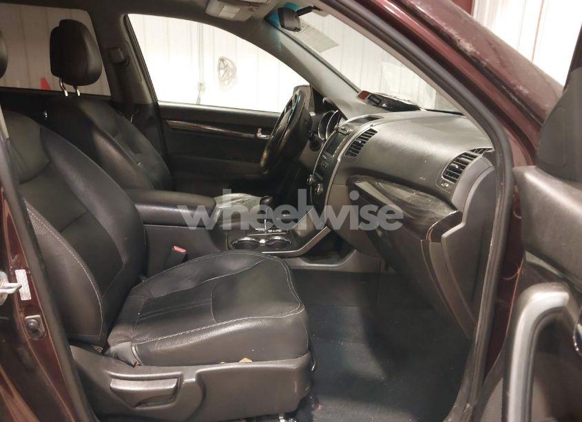 Photo 5 of 2011 Kia Sorento EX V6 (VIN 5XYKUDA29BG062675)