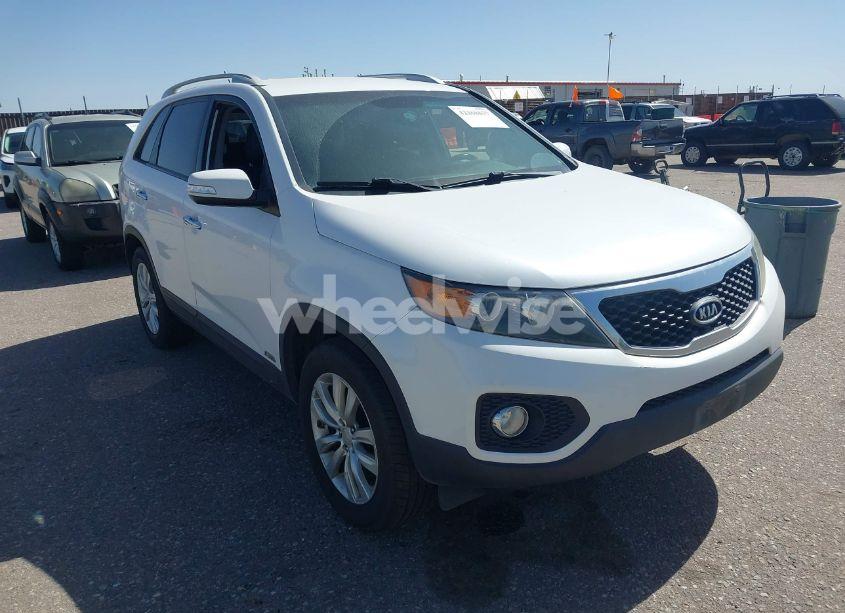 2011 Kia Sorento EX V6 (VIN 5XYKUDA29BG090671) main photo