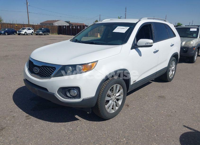 Photo 2 of 2011 Kia Sorento EX V6 (VIN 5XYKUDA29BG090671)