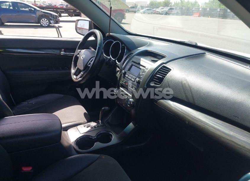 Photo 5 of 2011 Kia Sorento EX V6 (VIN 5XYKUDA29BG090671)