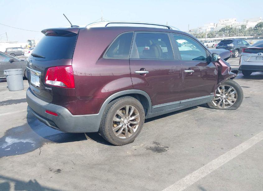 Photo 4 of 2011 Kia Sorento EX V6 (VIN 5XYKUDA29BG149783)