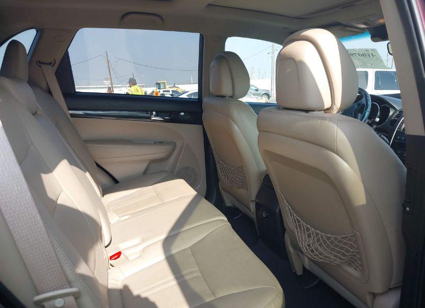 Photo 8 of 2011 Kia Sorento EX V6 (VIN 5XYKUDA29BG149783)
