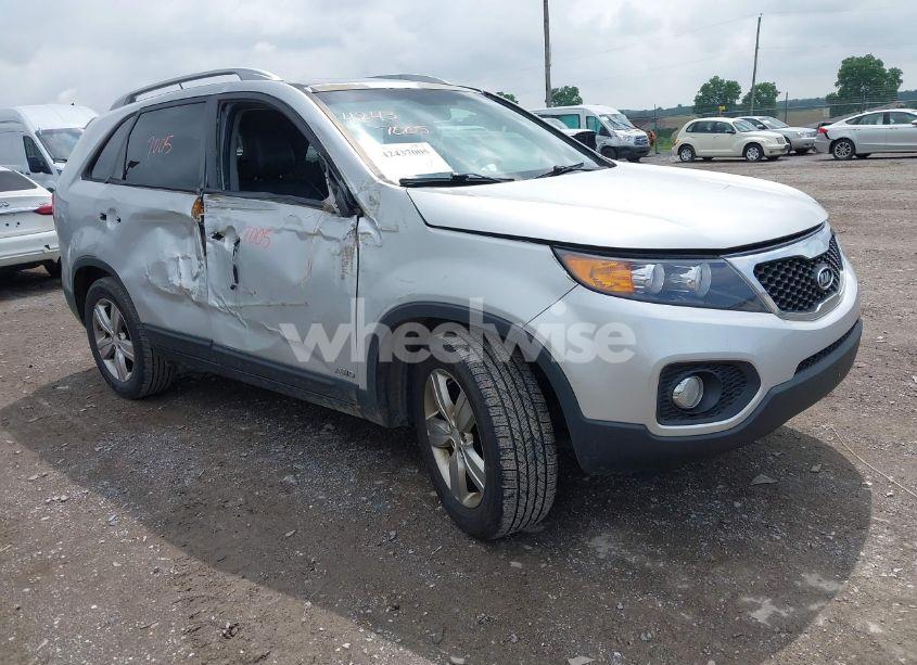 2013 Kia Sorento EX V6 (VIN 5XYKUDA29DG361764) main photo