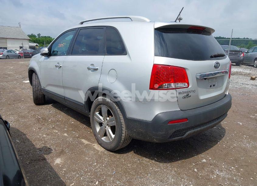Photo 3 of 2013 Kia Sorento EX V6 (VIN 5XYKUDA29DG361764)
