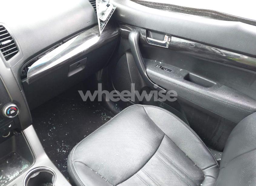 Photo 5 of 2013 Kia Sorento EX V6 (VIN 5XYKUDA29DG361764)