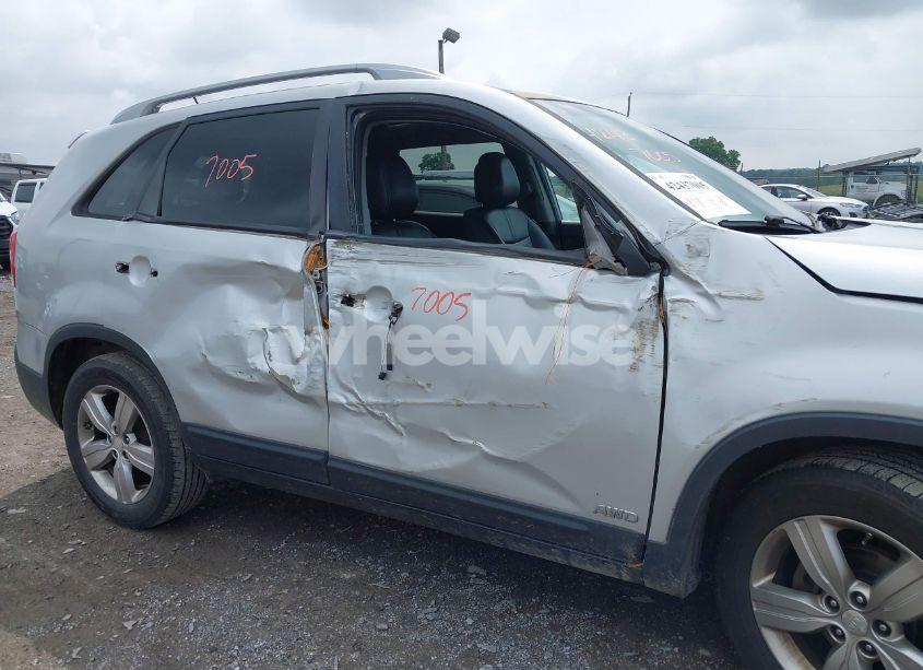 Photo 6 of 2013 Kia Sorento EX V6 (VIN 5XYKUDA29DG361764)
