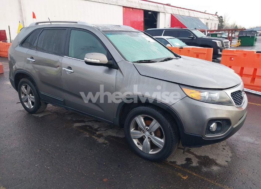 2013 Kia Sorento EX (VIN 5XYKUDA64DG320588) main photo