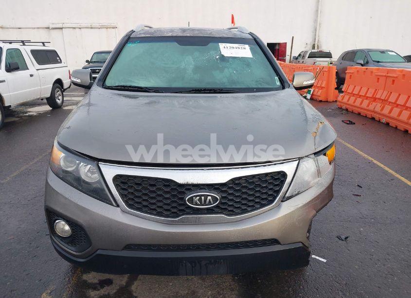 Photo 12 of 2013 Kia Sorento EX (VIN 5XYKUDA64DG320588)