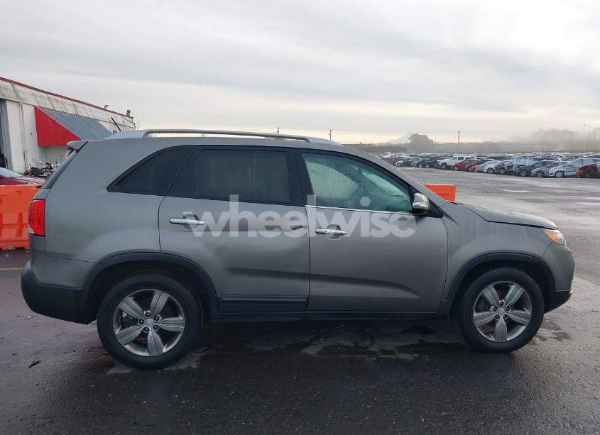 Photo 13 of 2013 Kia Sorento EX (VIN 5XYKUDA64DG320588)