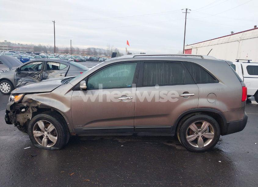 Photo 14 of 2013 Kia Sorento EX (VIN 5XYKUDA64DG320588)