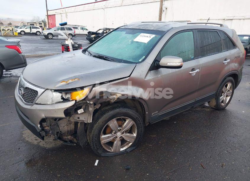 Photo 2 of 2013 Kia Sorento EX (VIN 5XYKUDA64DG320588)