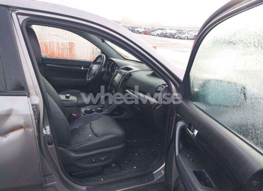 Photo 5 of 2013 Kia Sorento EX (VIN 5XYKUDA64DG320588)