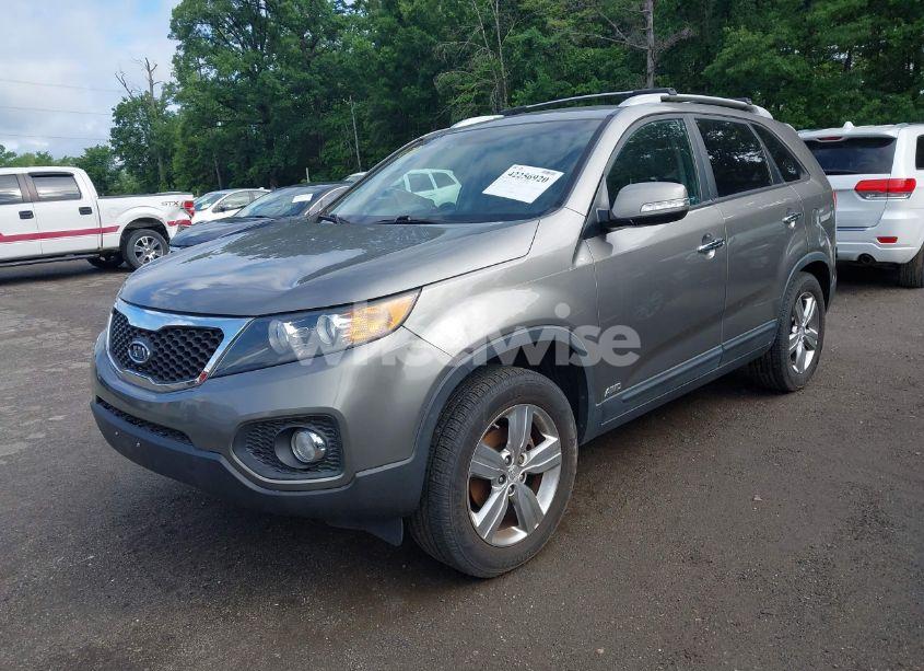 Photo 2 of 2013 Kia Sorento EX (VIN 5XYKUDA65DG413913)