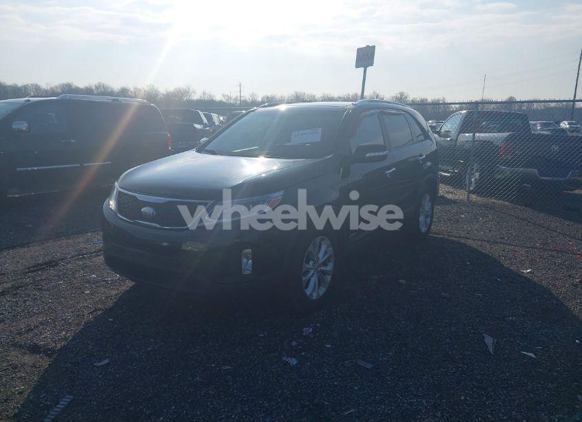 Photo 2 of 2014 Kia Sorento EX V6 (VIN 5XYKUDA70EG459014)