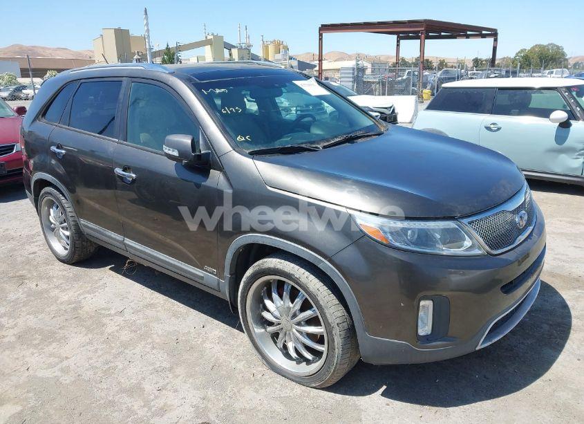 2015 Kia Sorento EX V6 (VIN 5XYKUDA70FG556683) main photo