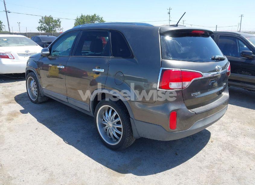 Photo 3 of 2015 Kia Sorento EX V6 (VIN 5XYKUDA70FG556683)